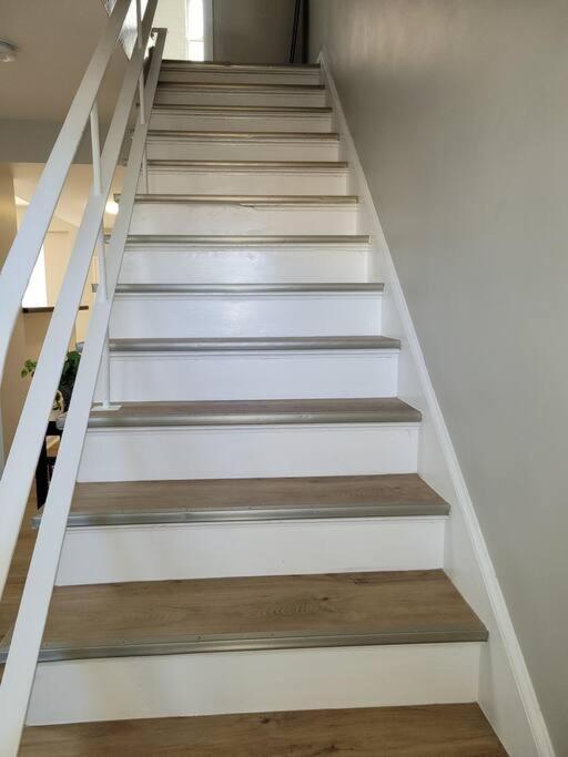 Davenport Dwellings-three Bedroom Apartment